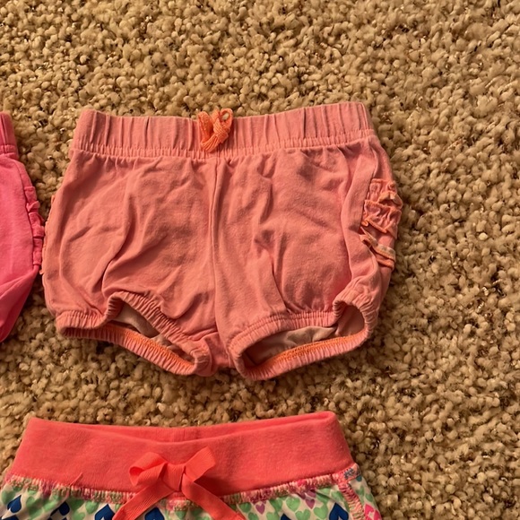 Set of shorts for baby girl size 6 months - Picture 4 of 8